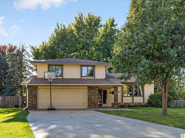 306 N 155th Cir, Omaha, NE 68154