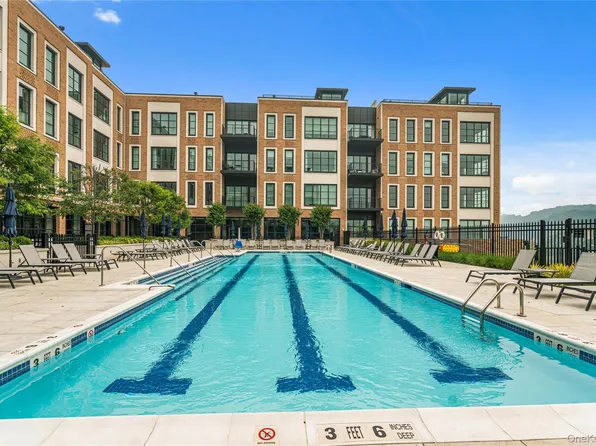 100 Garvies Point Road #1327, Glen Cove, NY 11542