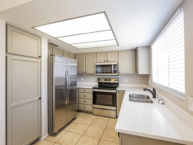 6933 W Nicolet Ave — Photo 8