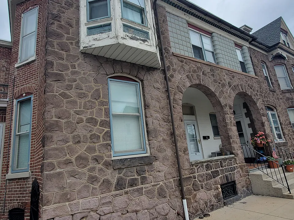 234 E Philadelphia Ave #4