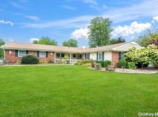 1 Oval Ct, Stony Brook, NY 11790