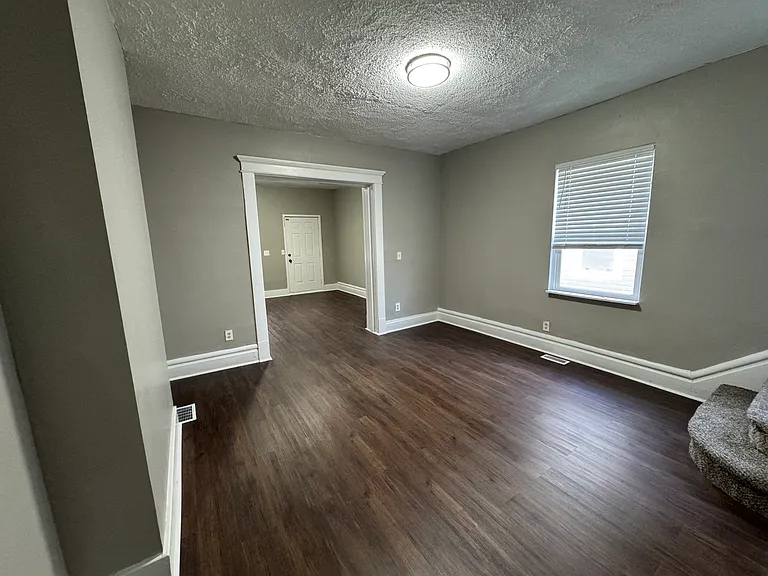 111 Dakota Ave — Photo 5