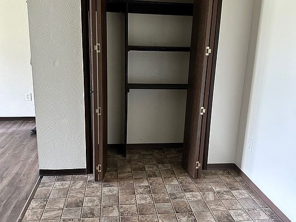 4th image of 302 Evergreen Ln #F