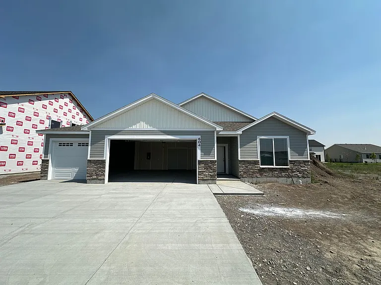 604 S 2355 W — Photo 1