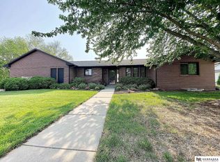 5530 Briar Rosa Dr, Lincoln, NE 68516