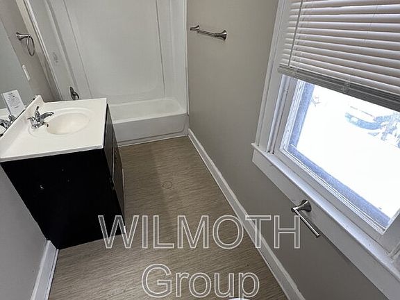 4th image of 915 N Bosart Ave
