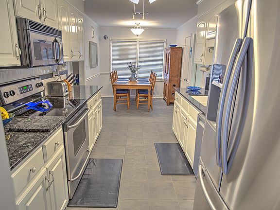 4th image of 2103 Granada Dr