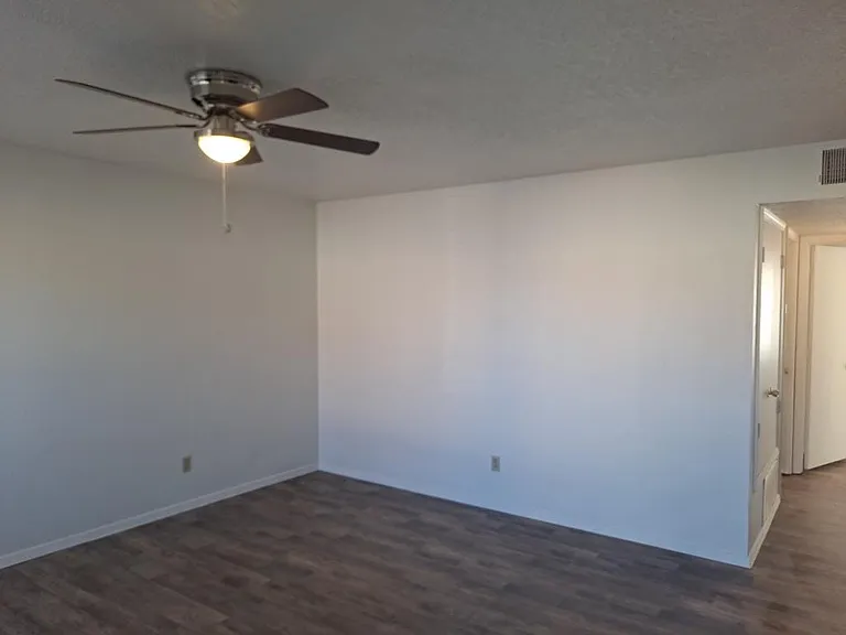Totally Updated 2 Bedroom Apt. off Cul-de-sac in Rio Rancho — Photo 17