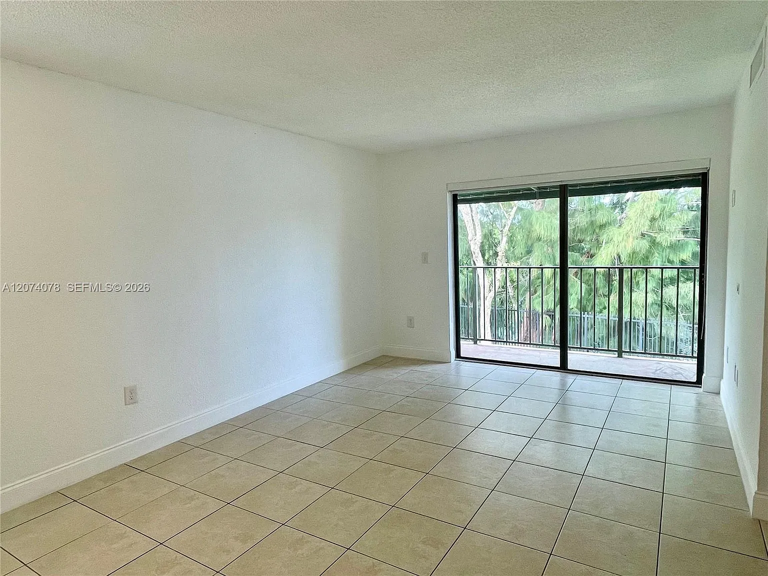 Magnolia Lane Condo — Photo 2