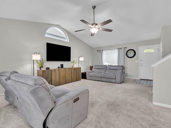 5th image of 449 Northwoods Dr