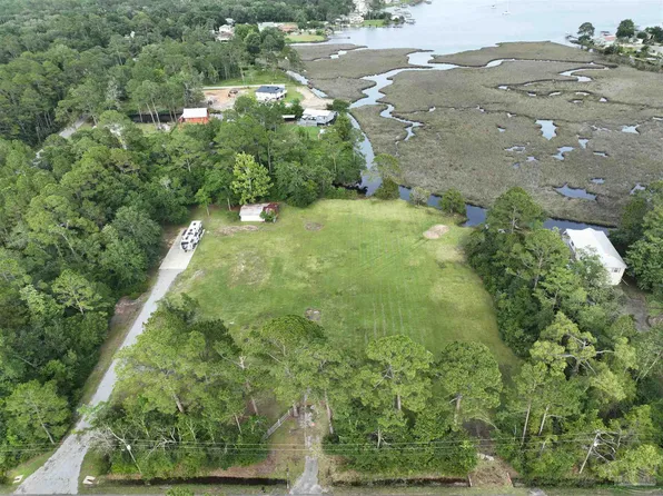 7524 Petersen Point Rd, Milton, FL 32583