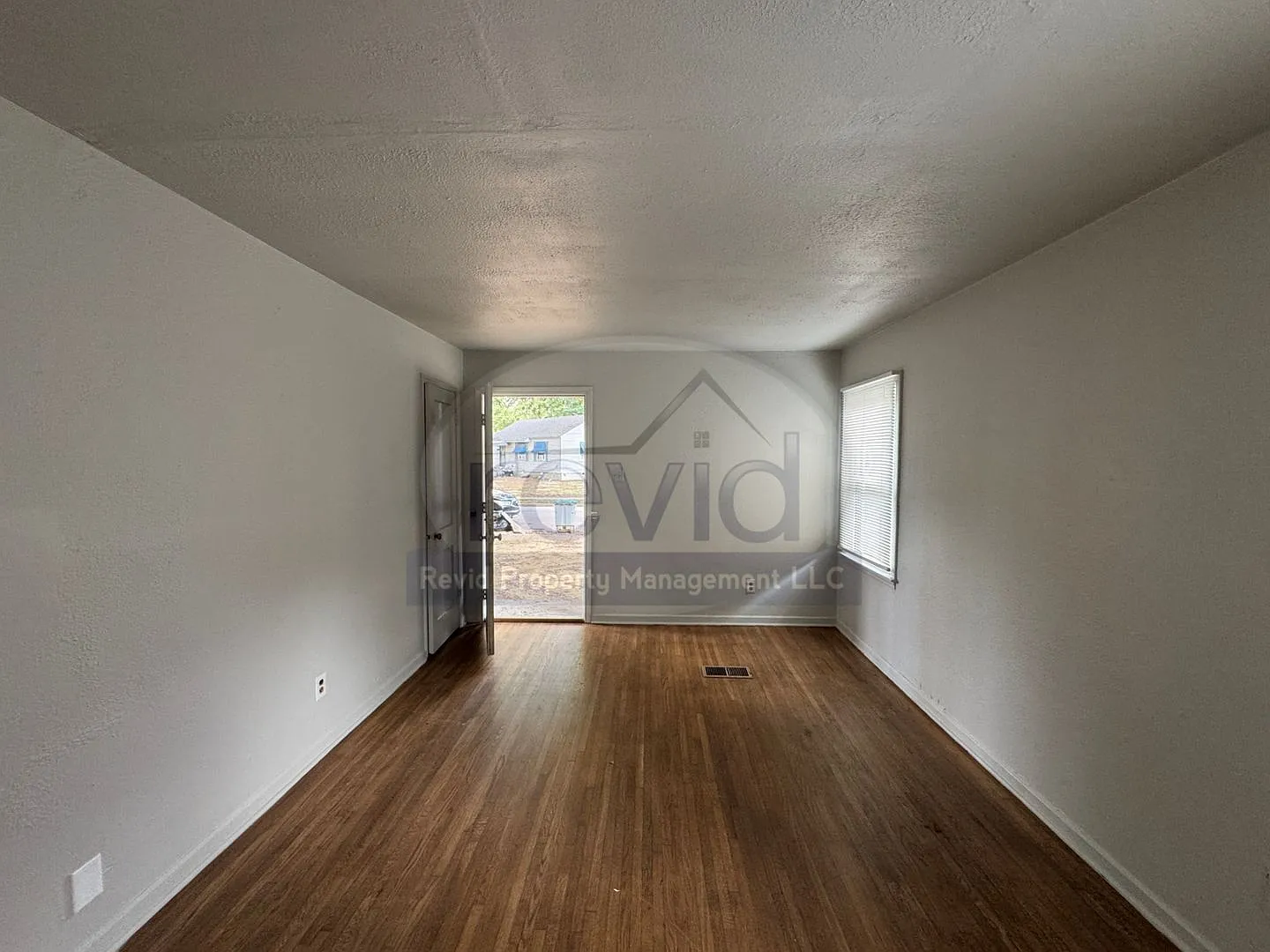 SMITH 1445 — Photo 3