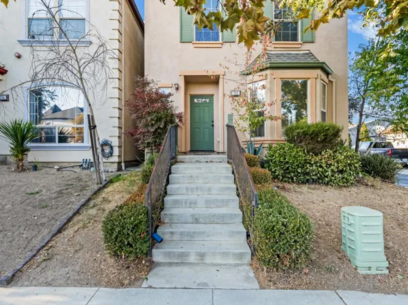 712 Teneyuque Ave, Greenfield, CA 93927