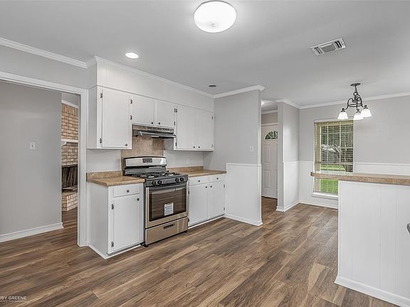 3rd image of 4822 Camellia Ln