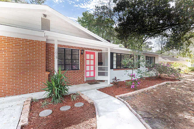 4 bed, 1740 sqft, $2,823 — Photo 2