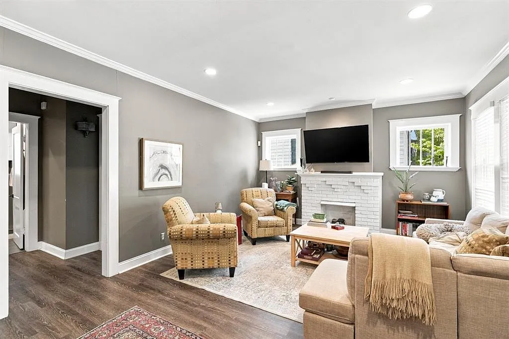 2 bed, 1.0 bath, 1472 sqft, $2,800 — Photo 3