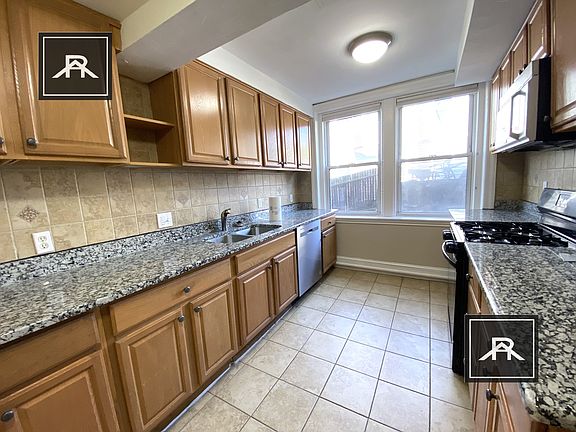 3rd image of 117 Winthrop Rd #12C