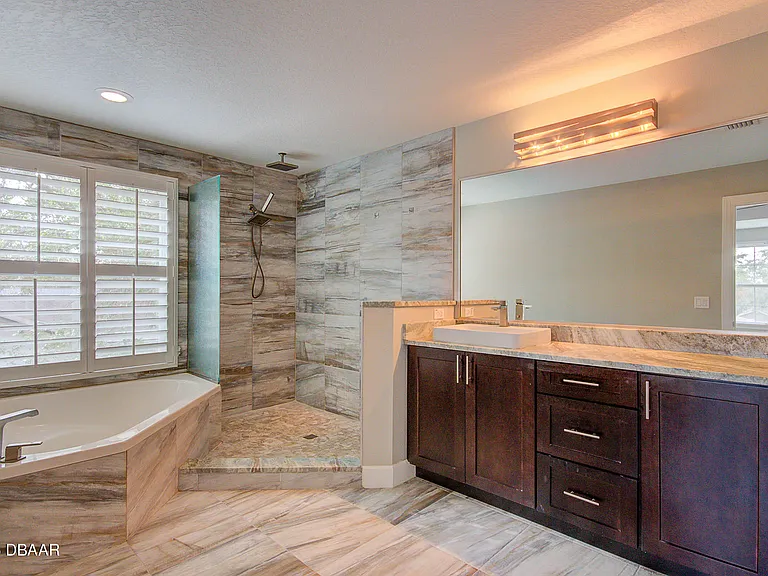 1320 N Beach St — Photo 27