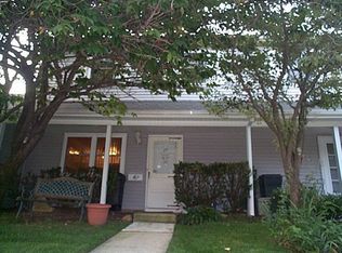 17 Meadow Ct, Huntington Station, NY 11746