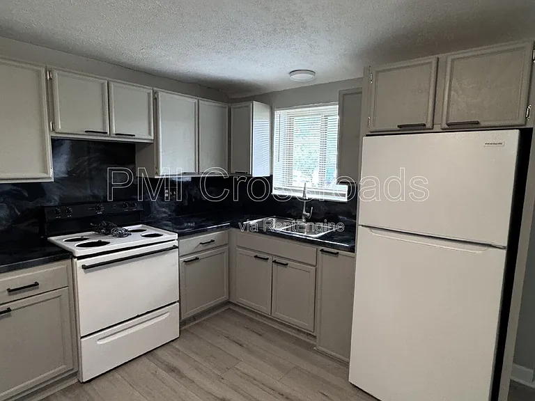 2323 Newton St #1 — Photo 6