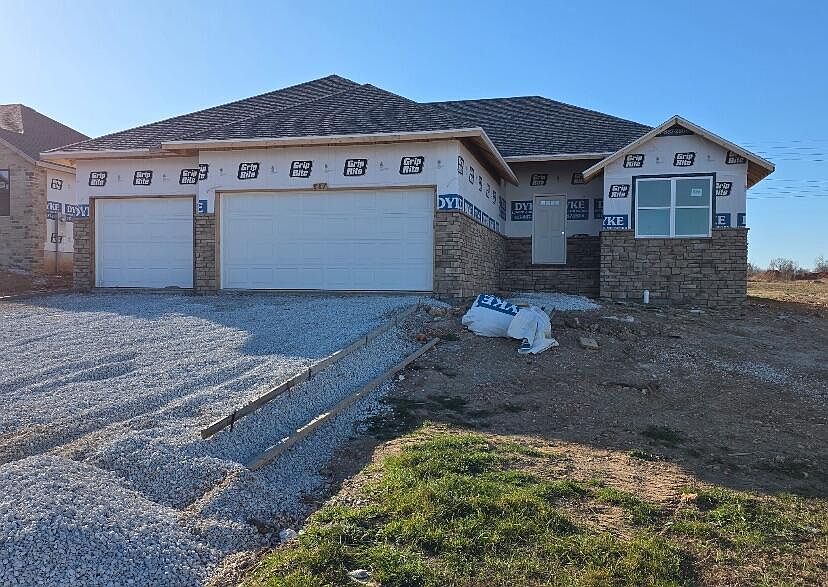 1st image of 687 W Castor Loop