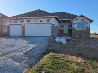 687 W Castor Loop, Nixa, MO 65714