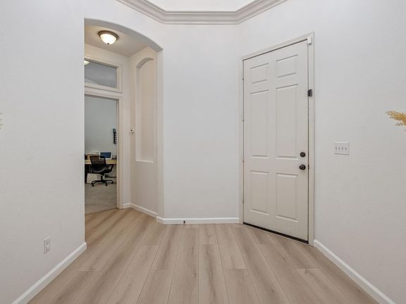 5th image of 2715 Bellaire Ave