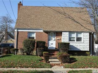 118 Sayre Pl, Valley Stream, NY 11580