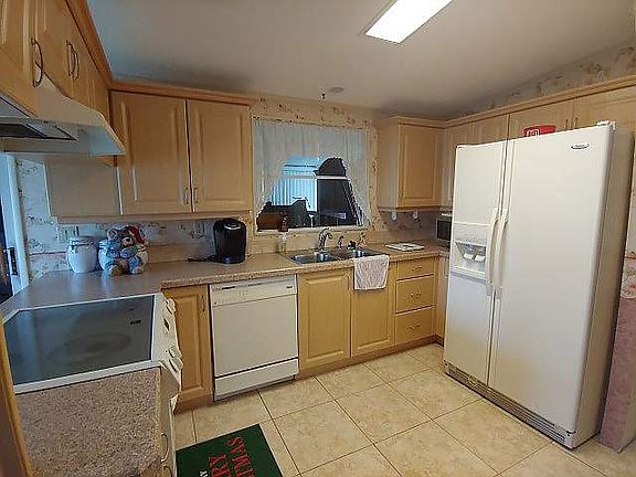 4th image of 2216 Mariposa Ave