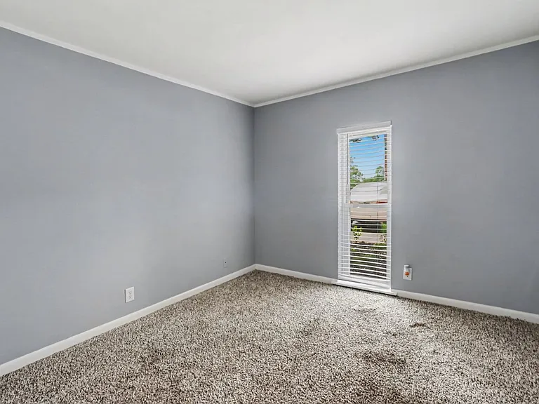 555 N Dupont Ave #B-26 — Photo 9
