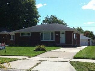 22914 Raymond St, Saint Clair Shores, MI 48082