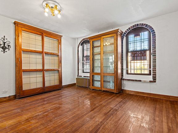 5th image of 211 41st St APT 2