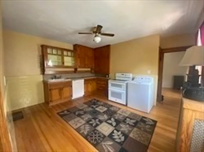3 bed, 1329 sqft, $2,700 — Photo 4
