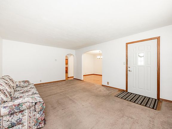 4th image of 140 S Thorngate Dr