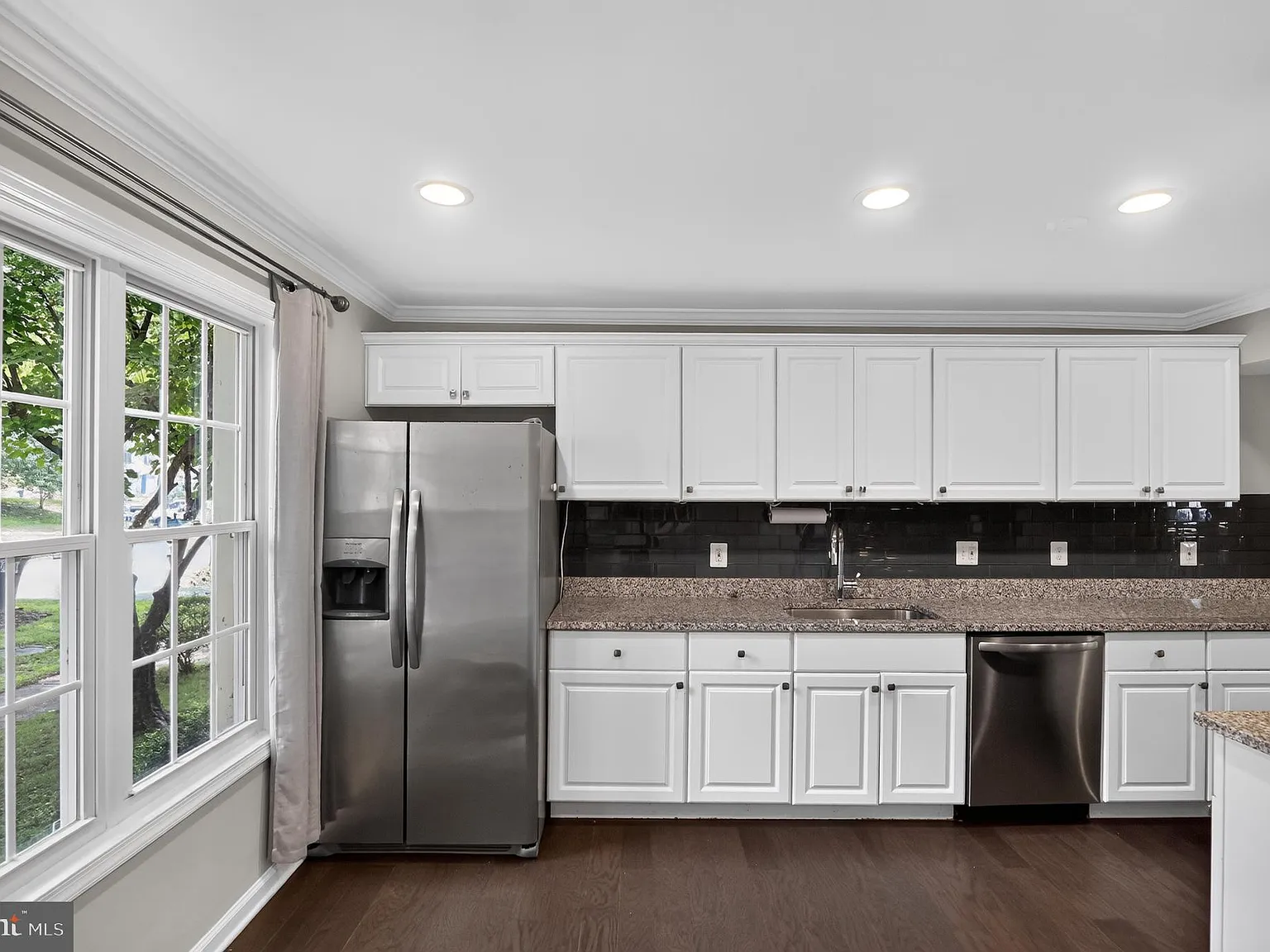 4 bed, 3.5 bath, 1276 sqft, $3,600 — Photo 4