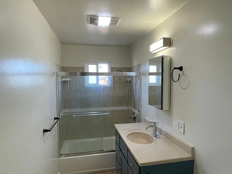 214 1/2 S Bushnell Ave — Photo 4