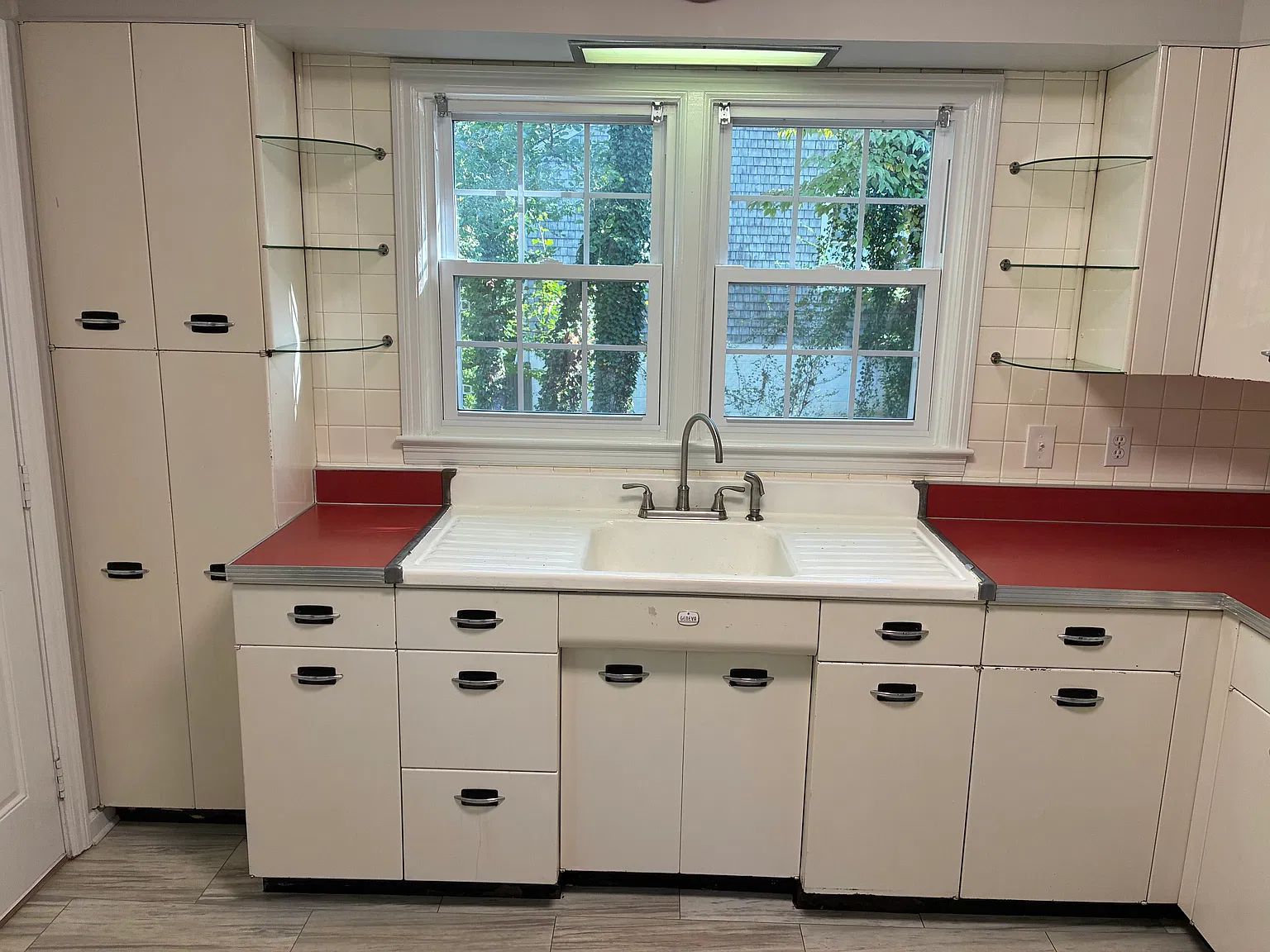 2 bed, 768 sqft, $1,350 — Photo 3