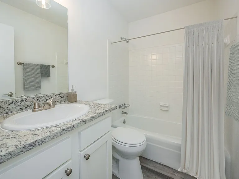 Cliff Terrace — Photo 20