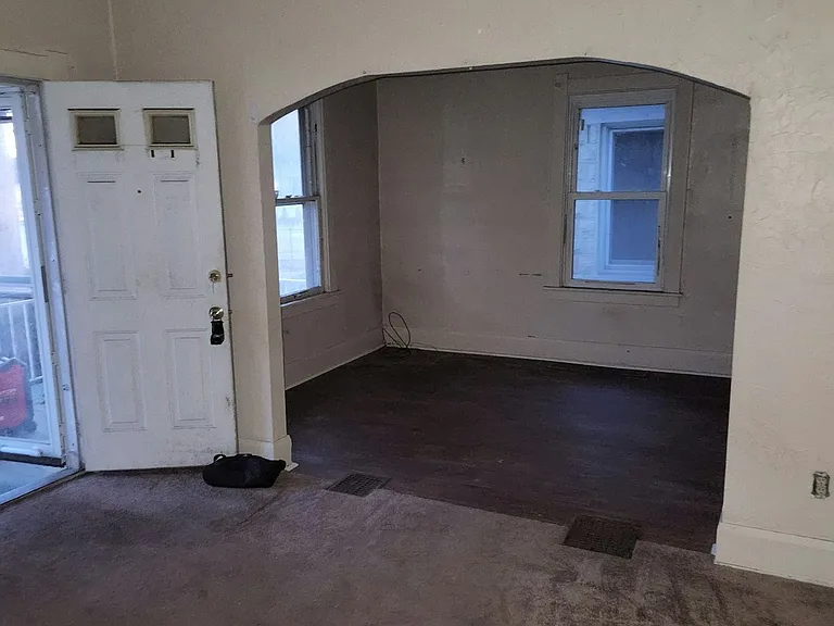 2453 Caledonia St — Photo 12