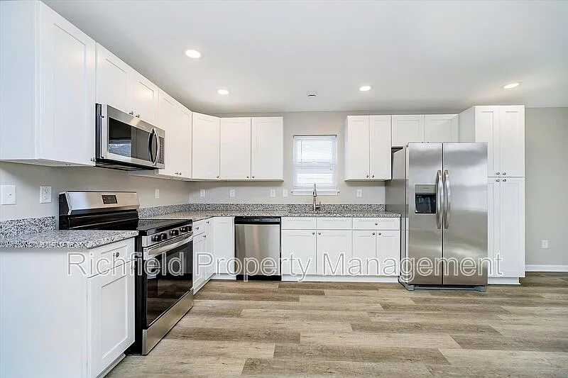 3 bed, 2.0 bath, 1350 sqft, $1,500 — Photo 2