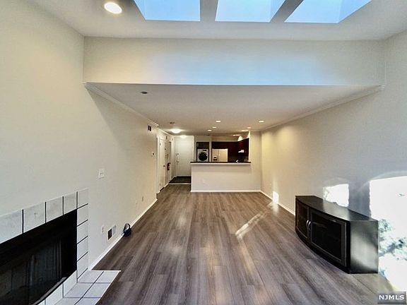 2nd image of 796 Spinnaker Ct Unit 796
