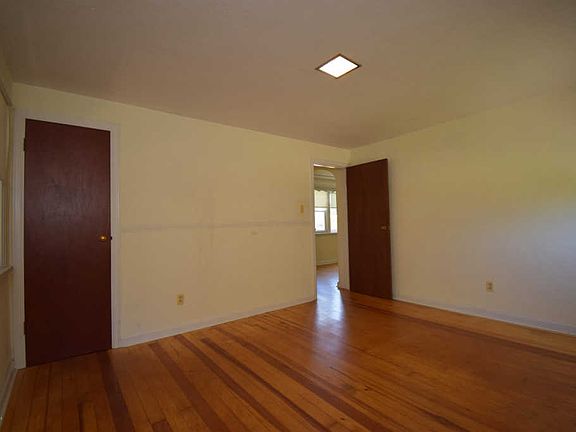 5th image of 613 N Orchard Ave