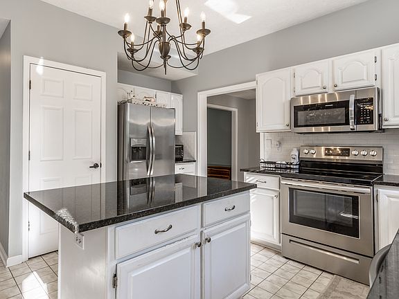 5th image of 6931 Bluffgrove Cir