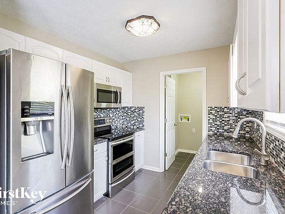 5th image of 1596 Barrywood Cir W