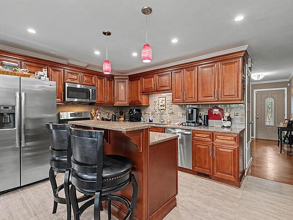 4th image of 7 Amber Ct