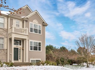 889 Emerald Dr, Hampshire, IL 60140