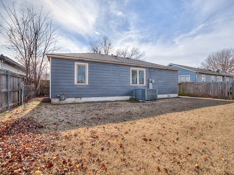1111 W Comanche St — Photo 39