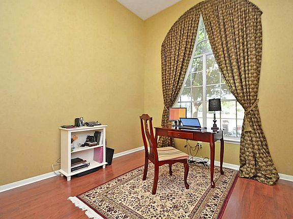 GREAT ROOM FOR AN OFFFICE!
