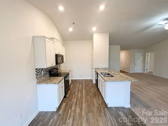 5th image of 270 Waterstone Dr