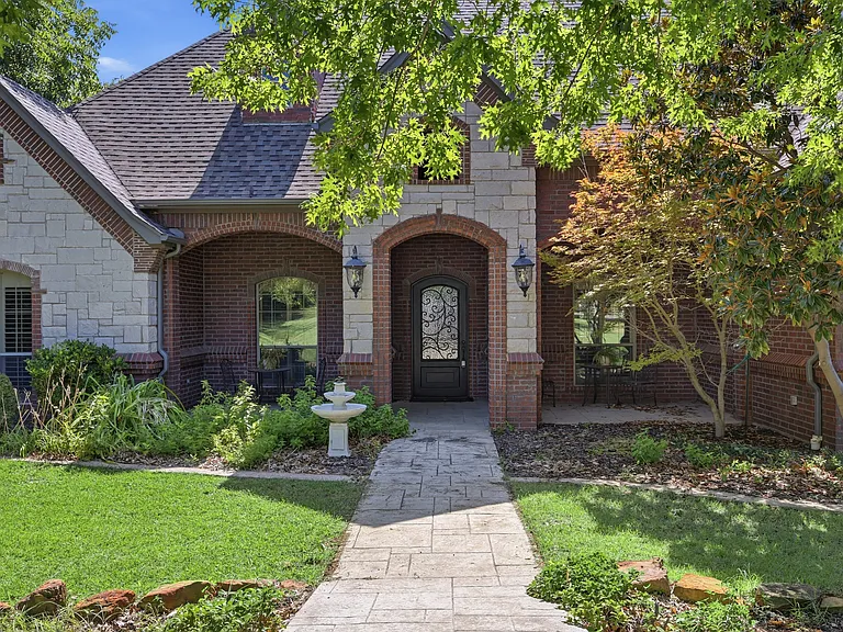 1453 Whitley Rd — Photo 4